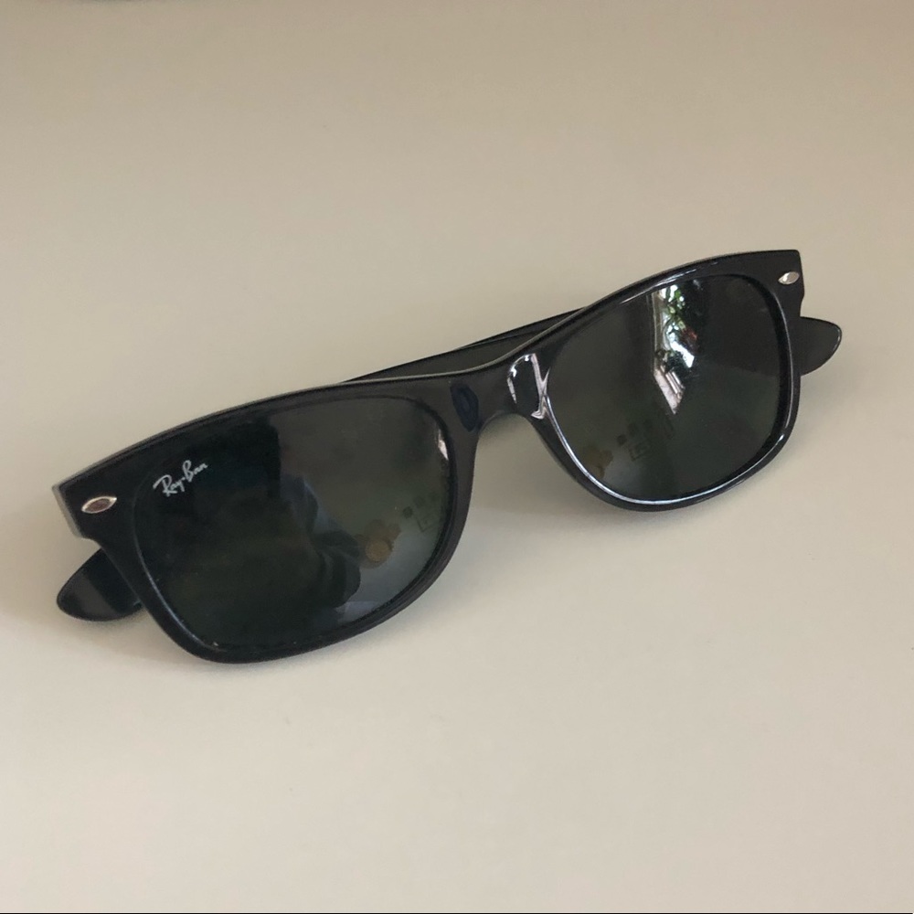 Ray-Ban New Wayfarer Classic Unisex Sunglasses